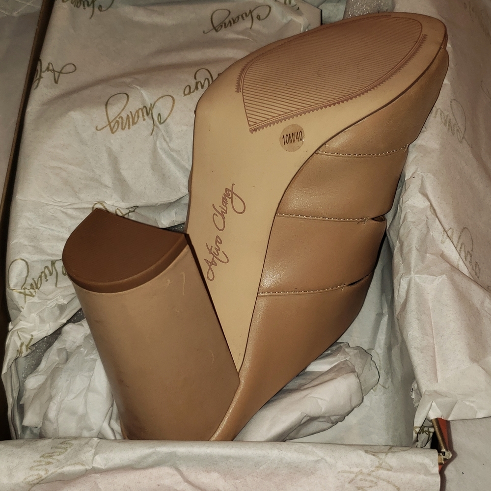 New MULES Slip-on Clogs Cut-Out Leather Sandal Women's 10 NWT - Picture 8 of 9